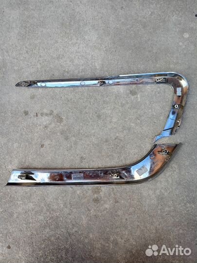 Молдинг на бампер передний
