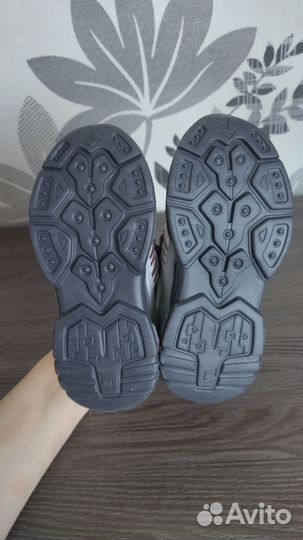 Кроссовки на девочку (новые)