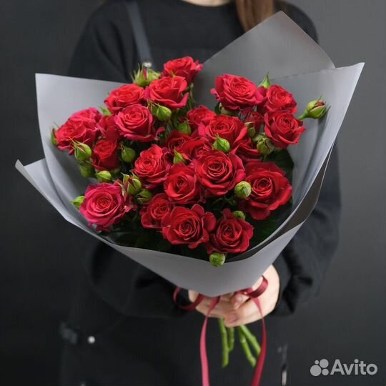 5 кустовых красных роз