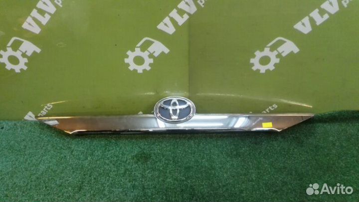 Накладка крышки багажника Toyota Camry V50