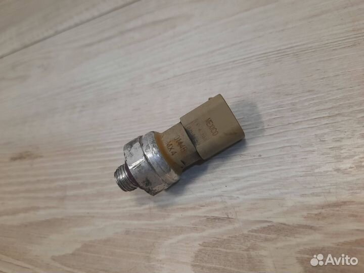 Датчик давления хладагента Mercedes W203 W209 R171