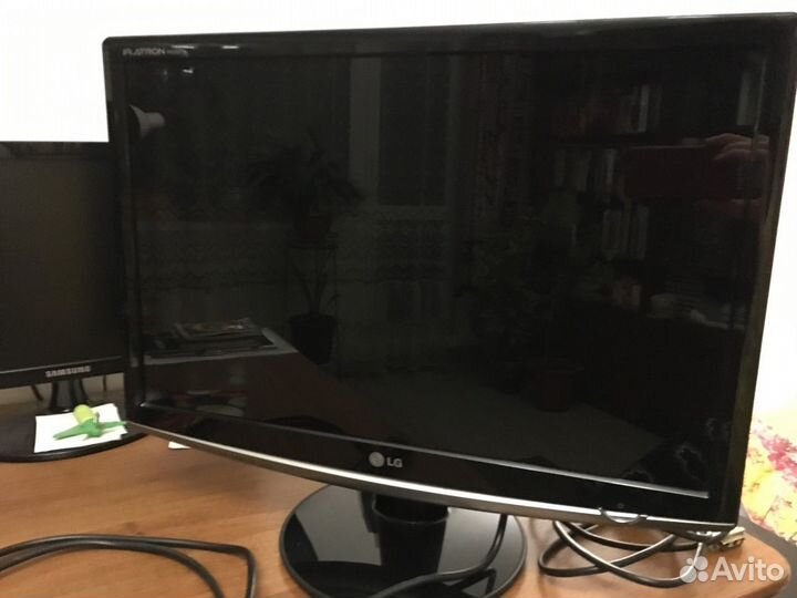 Продам монитор (требует ремонта)