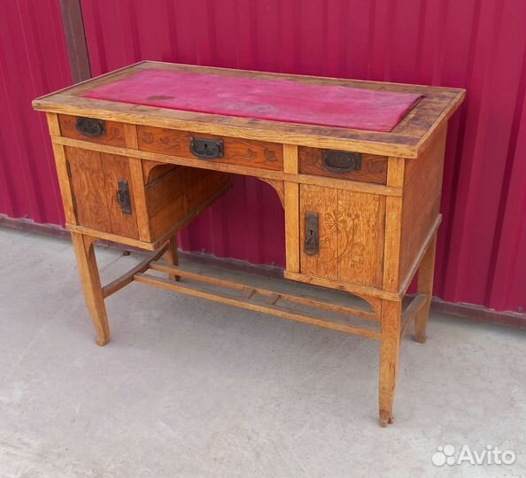 Старинный дамский, детский столик