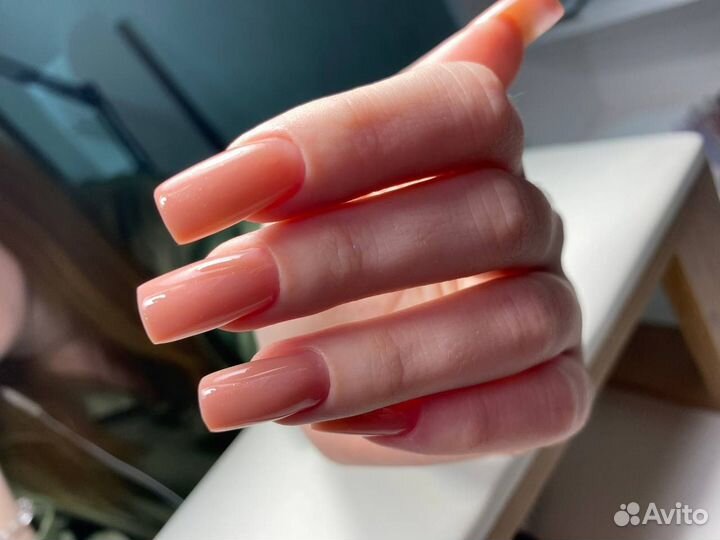 Модель на маникюр