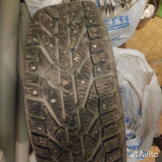 Колеса на volkswagen polo R15 зимние