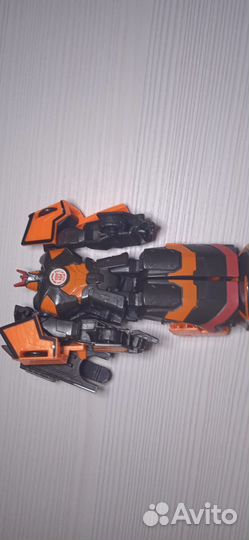 Робот из трансформеров вместе с миниконом, ориг