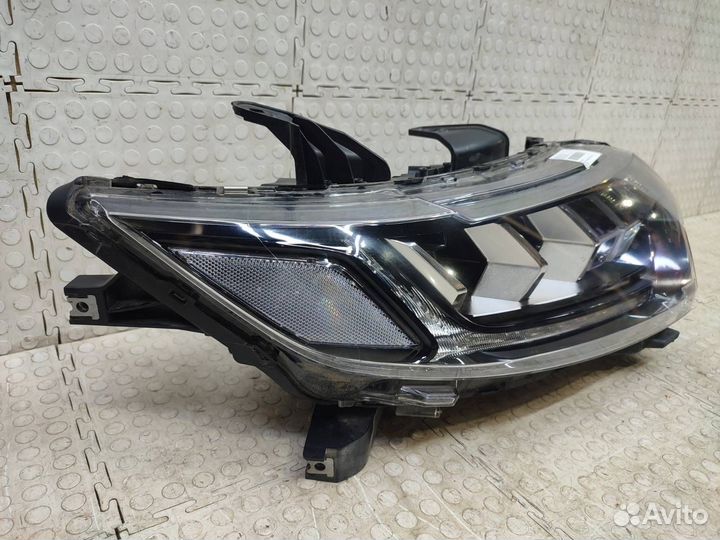 Фара правая Mitsubishi Outlander 3 GF 2018
