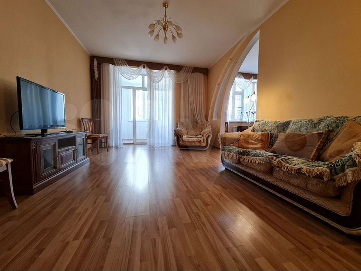 2-к. квартира, 82 м², 3/6 эт.