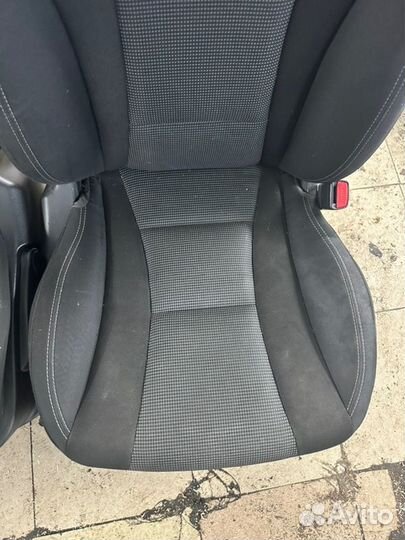 Сиденья комплект Hyundai I30 GD 1.6 G4FG 2012-2017