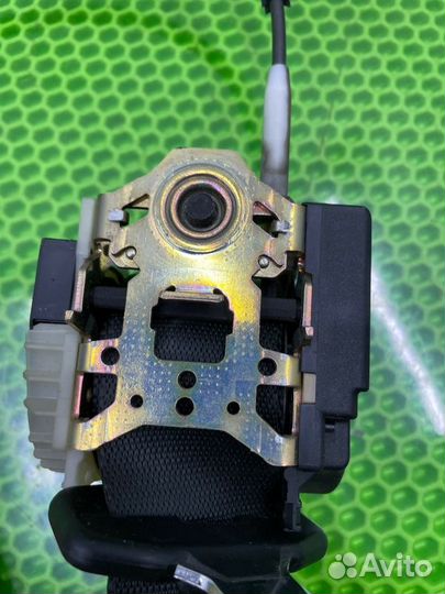 Ремень безопасности задний Ford Focus 1 2004