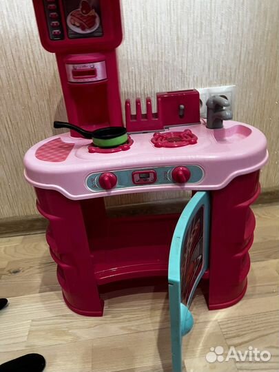 Детская кухня с посудкой