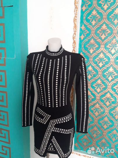 Новре вечернее платье в клепках.44р