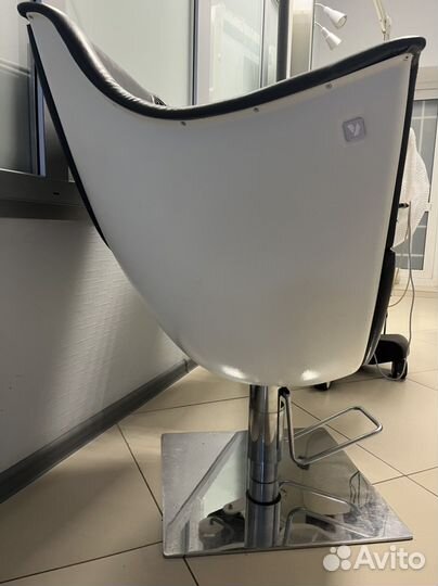 Парикмахерское кресло