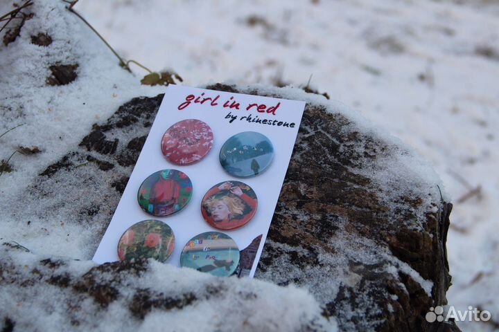Комплект из 6-ти значков «girl in red”
