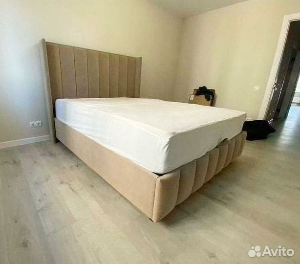 Кровать с изголовьем