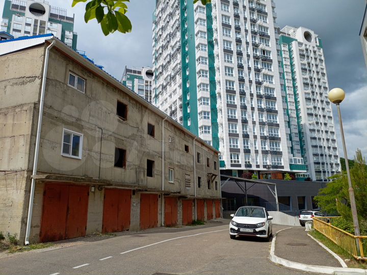 Гараж, > 30 м²