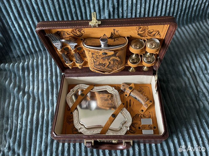 Набор для пикника в чемодане на 4 персоны новый