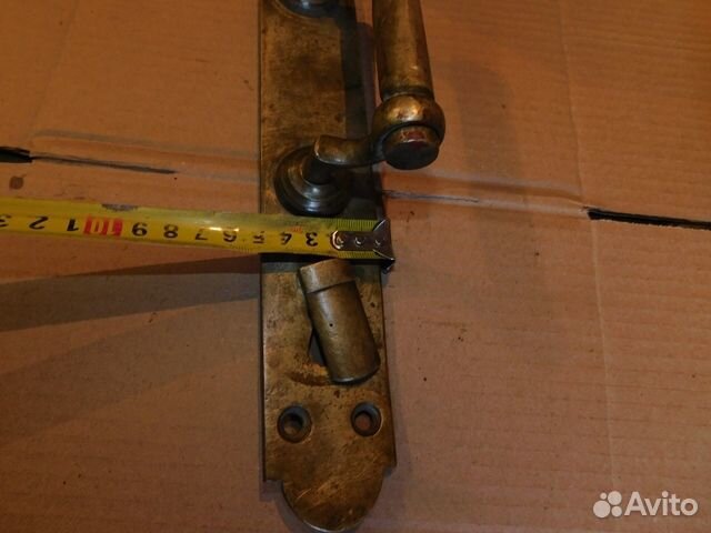 Антикварная, латунная, дверная ручка с барской уса