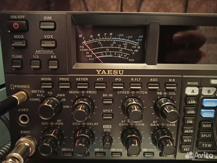 Yaesu transceiver FT 2000