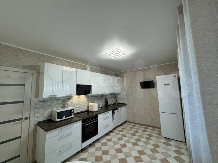 3-к. квартира, 90 м², 8/10 эт.