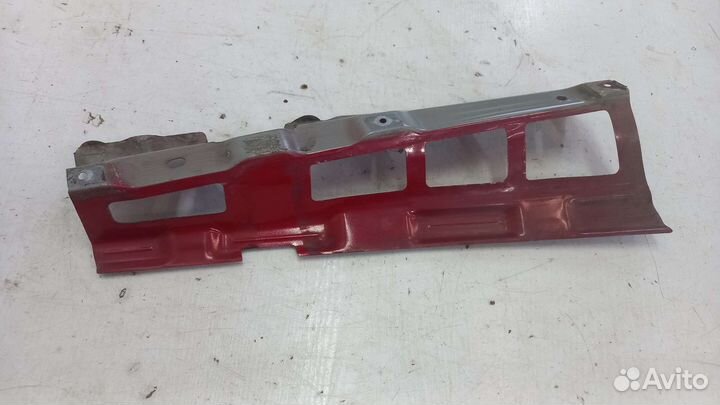 Кронштейн крыла правый Skoda Octavia A5