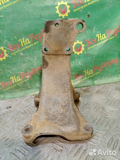 Кронштейн двигателя Volkswagen Passat B3 седан