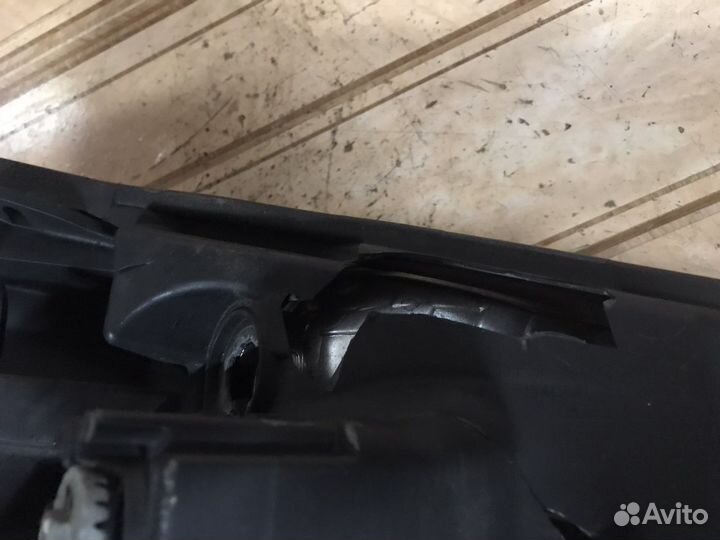 Фара передняя левая дефект LADA Vesta