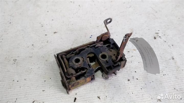 Замок двери передней правой Audi 100 С3