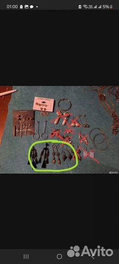 Два планшета и 3 пары сережек