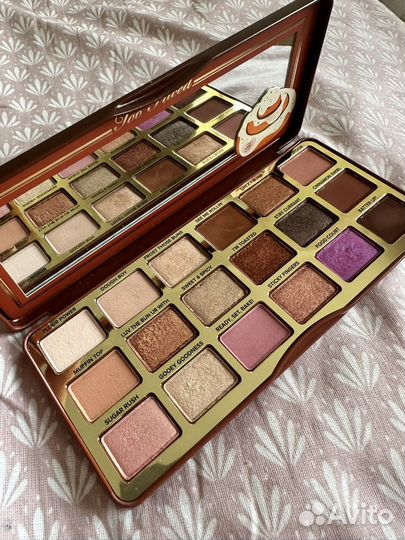 Палетка теней too faced