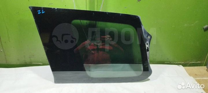 Стекло багажника левое Suzuki Grand Escudo TX92W