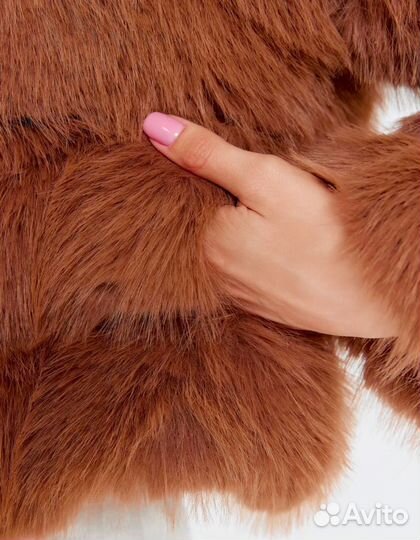 Укороченная шуба коричневого цвета, тёплое