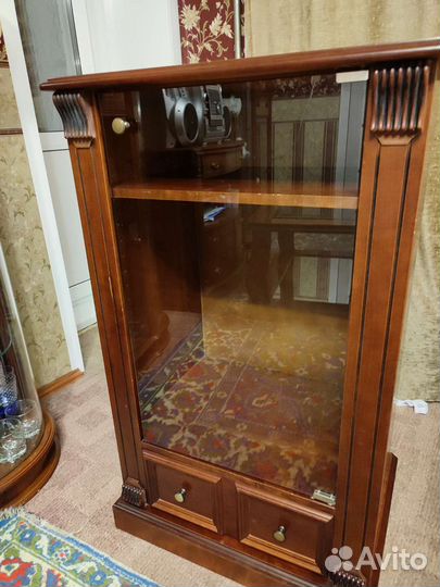 Тумба витринная