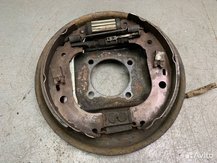 Щит тормозной задний правый Ford Focus 2 седан 1.6