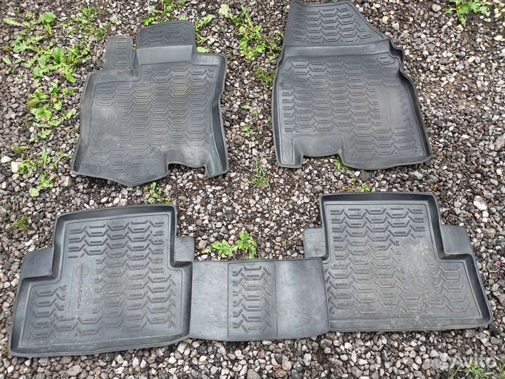 Автомобильные коврики резиновые