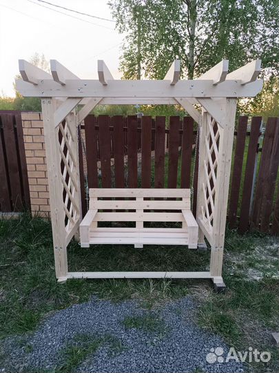 Садовая качеля деревянная
