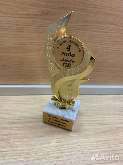 Статуэтка с днем льняной свадьбы 4 года