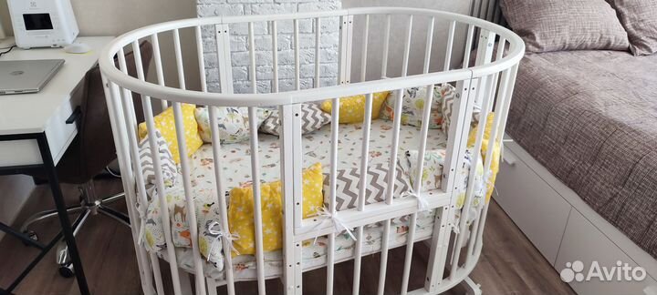 Детская кроватка с маятником круглая