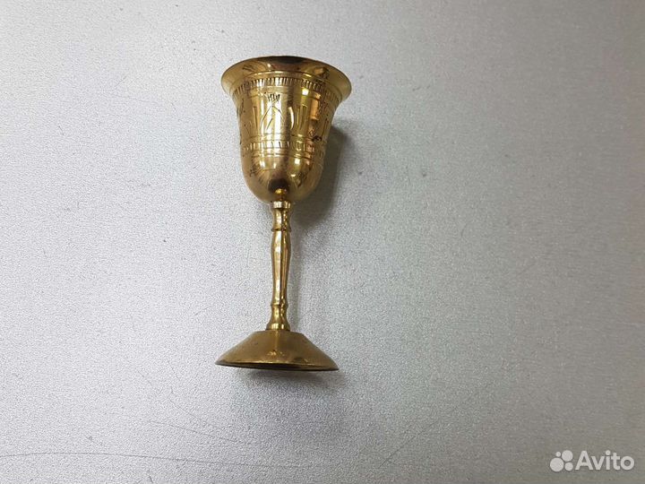 Набор рюмок на подносе