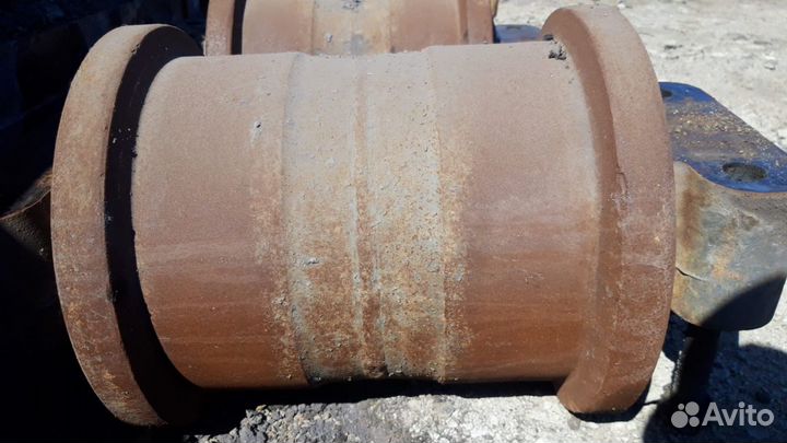 Каток опорный на экскаватор Liebherr R984C