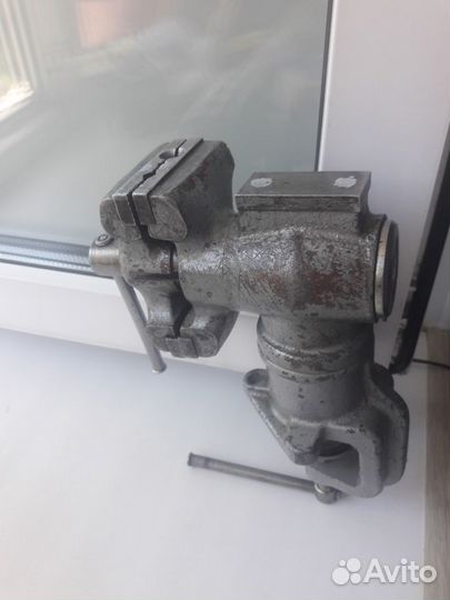 Тиски ап-8-000 универсальные СССР