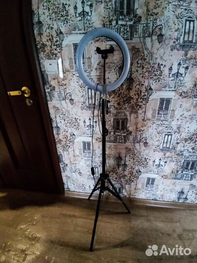 Кольцевая лампа со штативом
