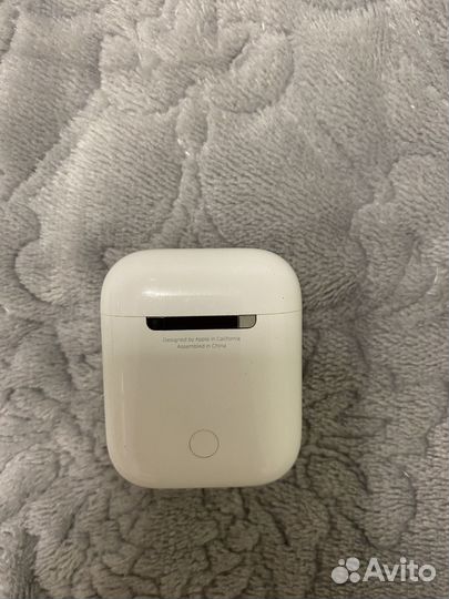 Кейс для наушников Apple Airpods