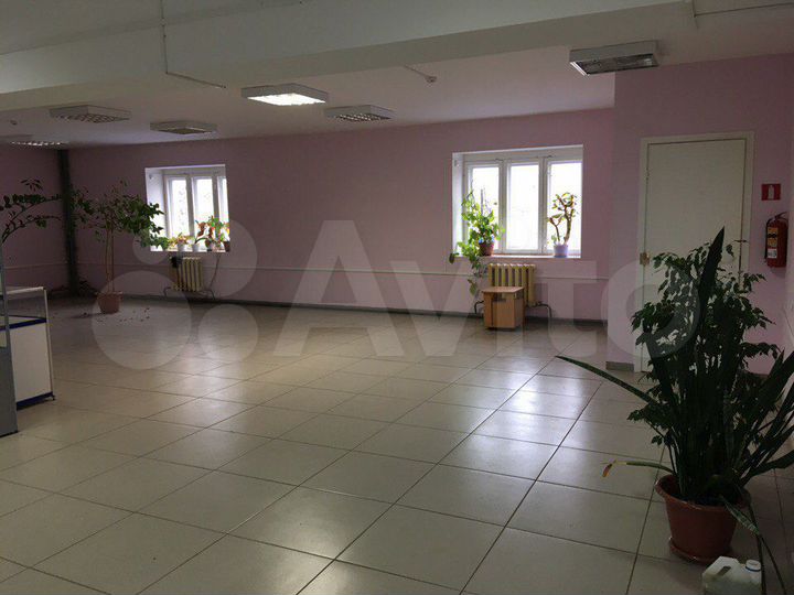 Административно-торговый центр, 1321.2 м²