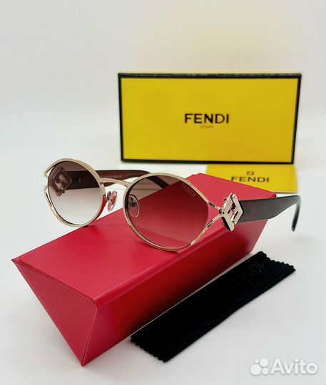 Солнцезащитные очки fendi