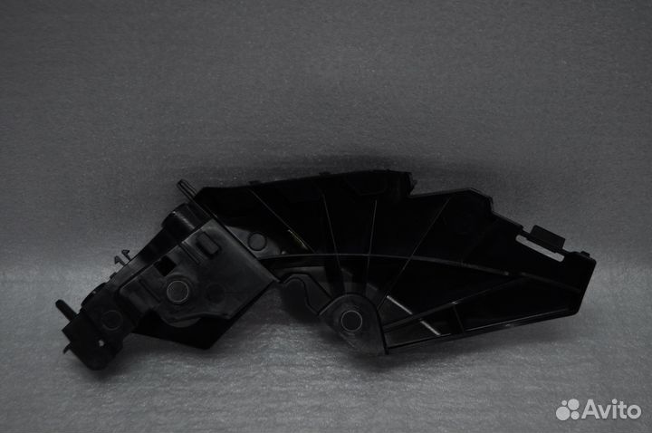 Кронштейн левый переднего бампера Tiguan 2020+