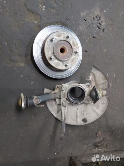 Поворотный кулак с тормозным диском