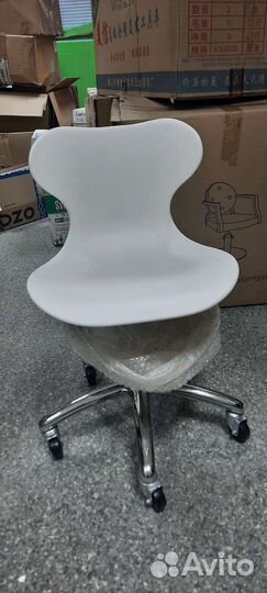 Стул для мастера парикмахера