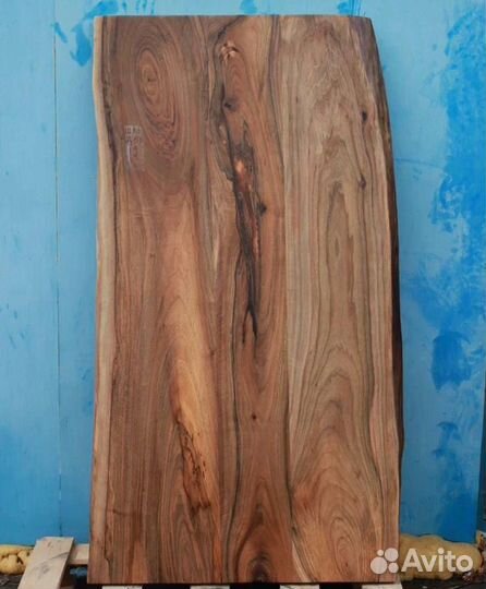 Стол из массива ореха в наличии