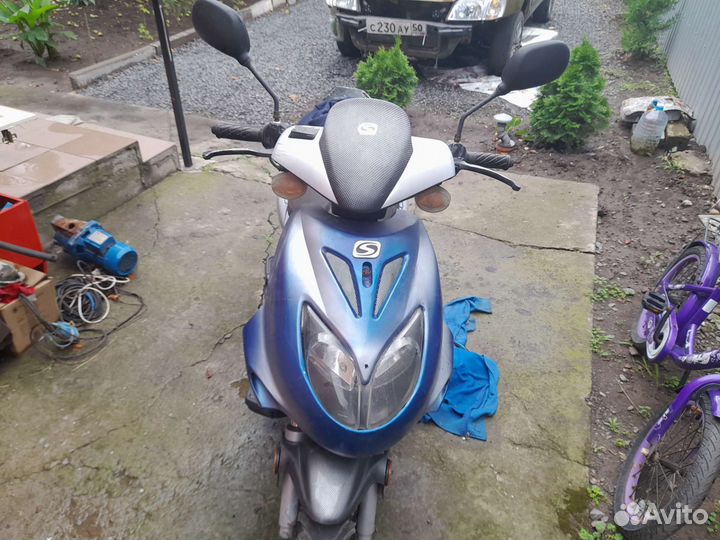 Скутер 80 куб,с доками